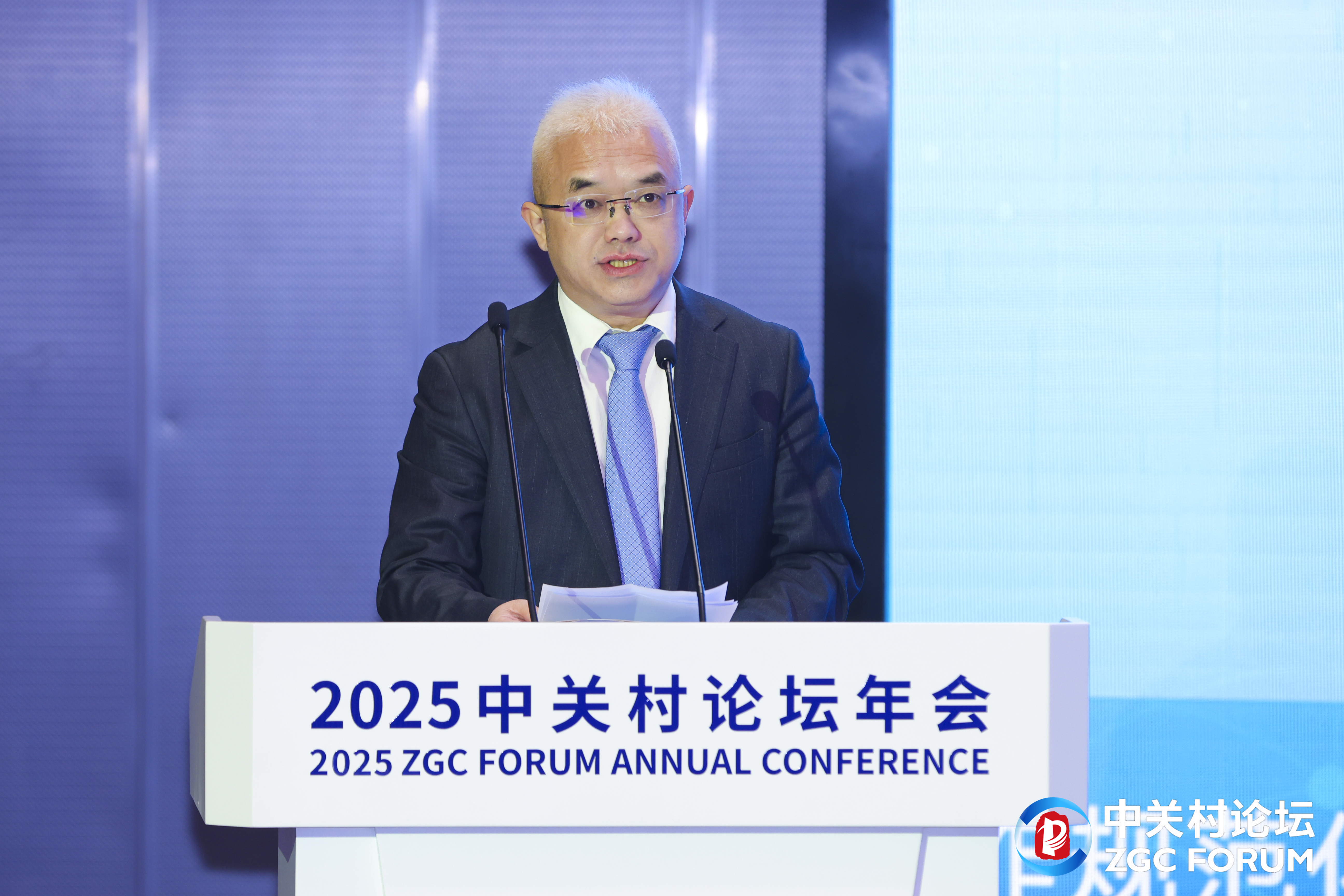 国家自然科学基金委员会地球学科部常务副主任、计划与政策局副局长姚玉鹏